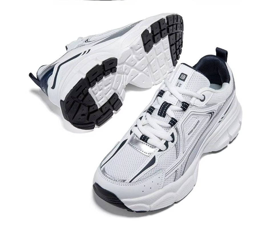 RetroMotion Sneakers – Black/White